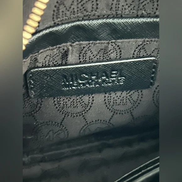 💛 Authentic Michael Kors Jet Set Camo Crossbody🧡 - Picture 4 of 5